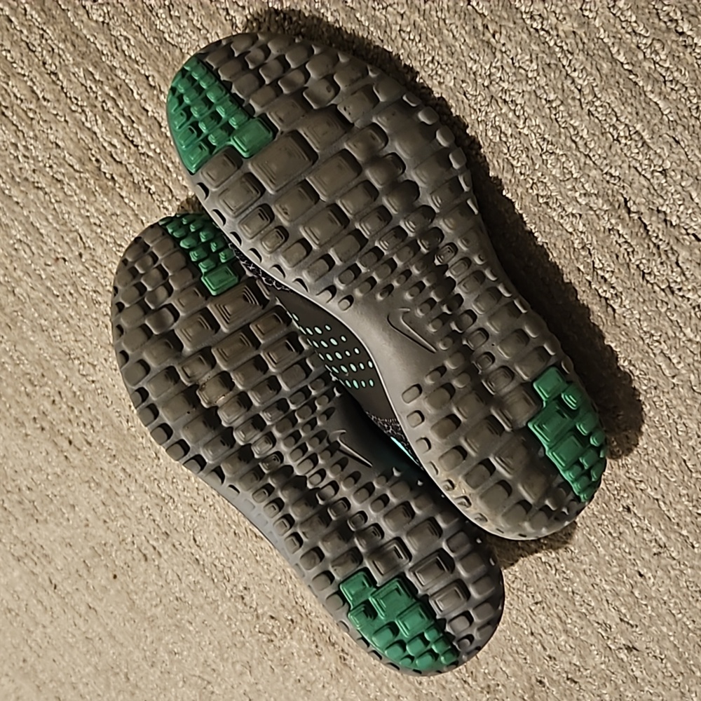 Size 8 Nike running tennis shoes (OBO) - Picture 4 of 4